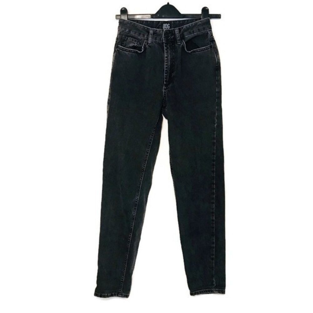 Urban Outfitters BDG Faded Black Distressed Mom
jeans High Rise Relaxed Size 24